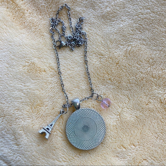 Roses de parfum Paris pendant with charms - Picture 5 of 6